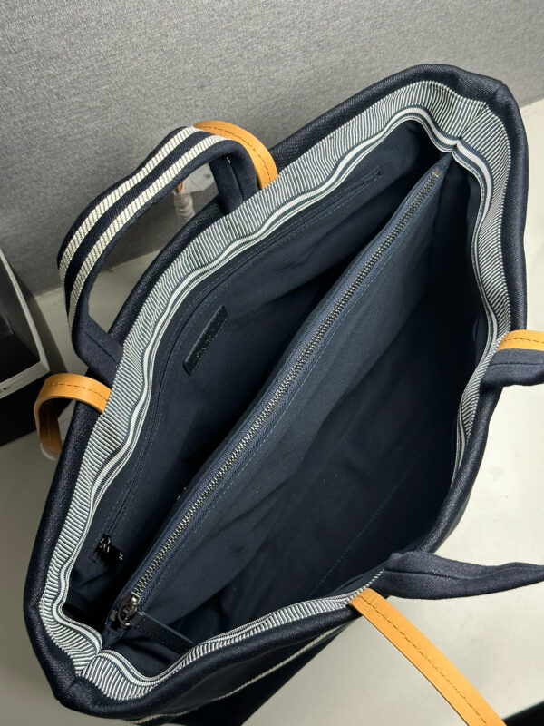 Chanel navy striped beach bag - Image 8