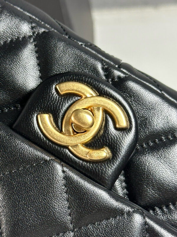 Chanel - Image 4