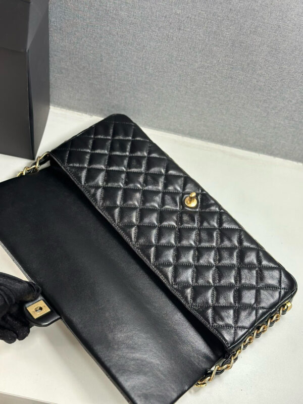 Chanel - Image 9