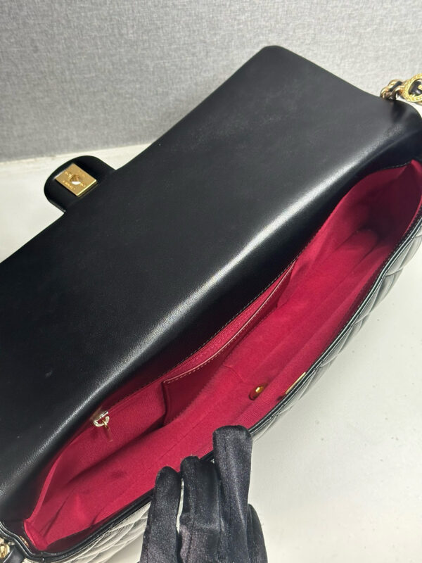 Chanel - Image 8