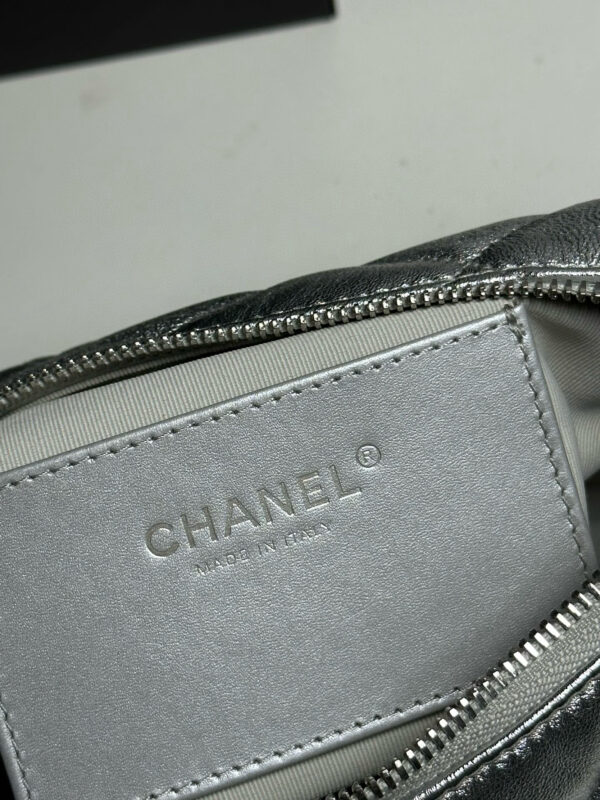 ⁦Chanel Hobo⁩ - الصورة ⁦2⁩
