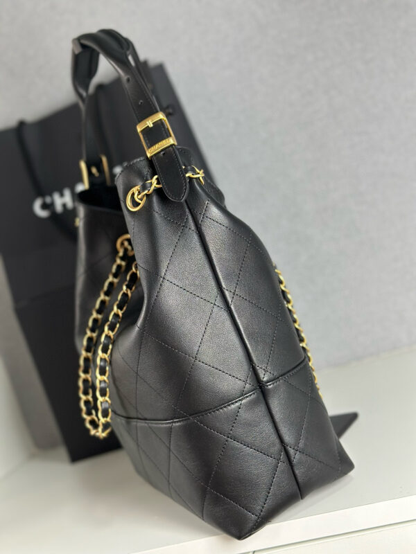 ⁦Chanel Tote hobo⁩ - الصورة ⁦8⁩