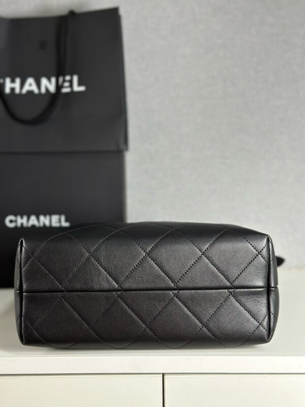 ⁦Chanel Tote hobo⁩ - الصورة ⁦6⁩