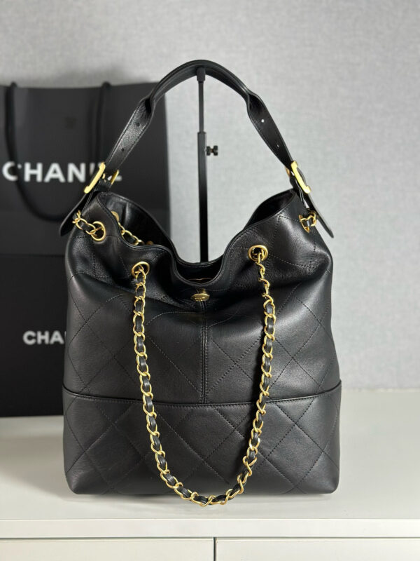 ⁦Chanel Tote hobo⁩ - الصورة ⁦5⁩