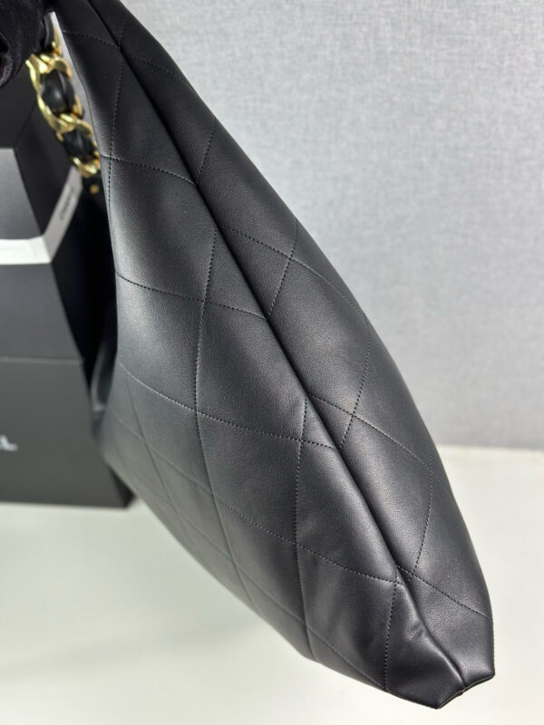 Chanel - Image 9