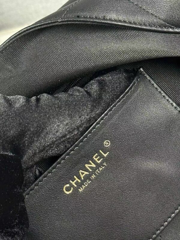 Chanel - Image 3