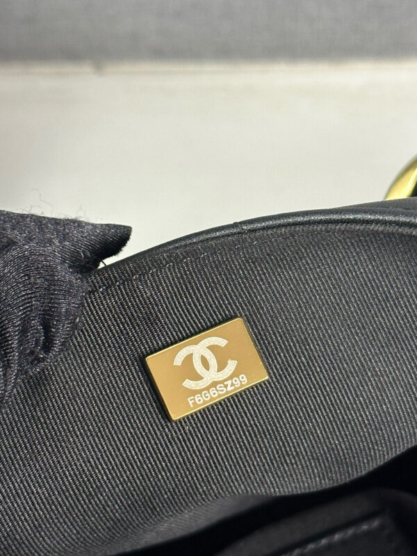 Chanel - Image 2