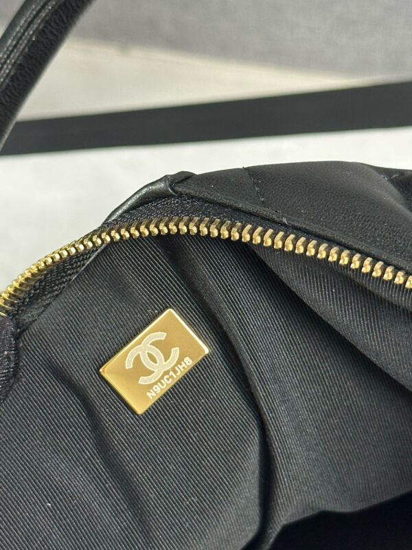 Chanel - Image 2