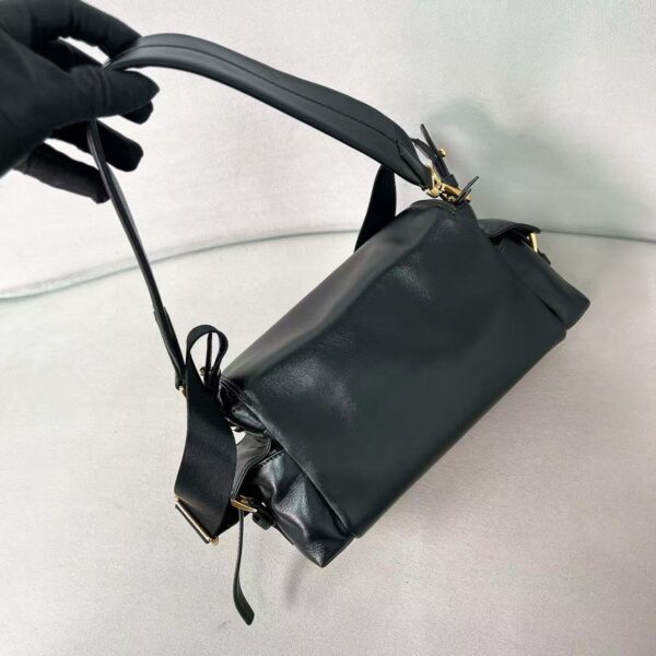 ⁦Explore bag in nappa leather⁩ - الصورة ⁦7⁩