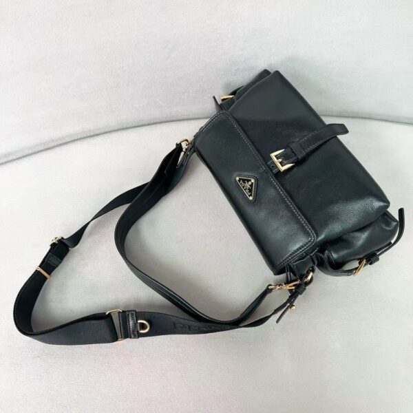 ⁦Explore bag in nappa leather⁩ - الصورة ⁦6⁩